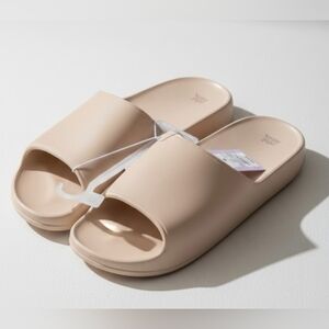 NWT Wild Fable Cream Slide Slippers